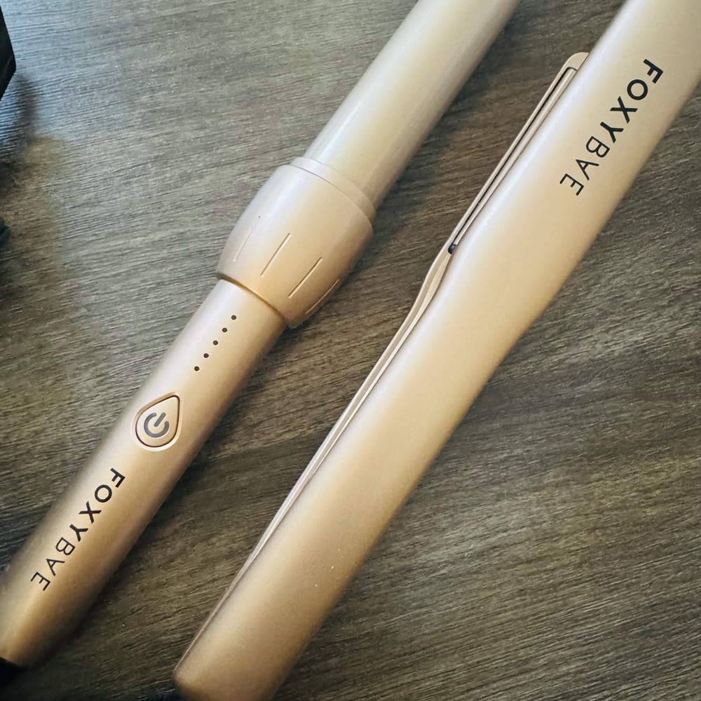 FoxyBae Gold Curling wand and straightener